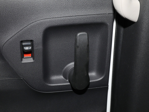 2022款 上汽大通 G10 2.0T 手动超值版 汽油 7座