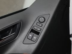 2022款 上汽大通 G10 2.0T 手动超值版 汽油 7座