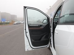 2022款 上汽大通 G10 2.0T 手动超值版 汽油 7座