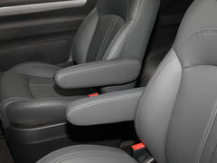 2022款 上汽大通 G10 2.0T 手动超值版 汽油 7座