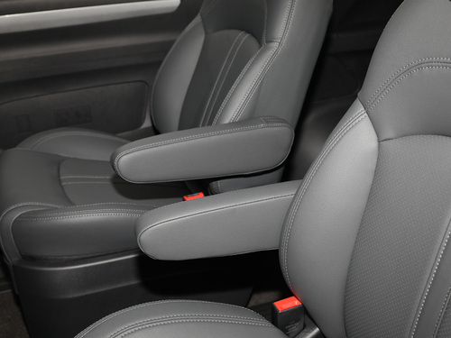 2022款 上汽大通 G10 2.0T 手动超值版 汽油 7座