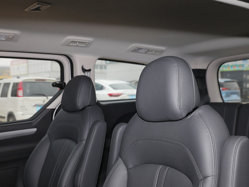 2022款 上汽大通 G10 2.0T 手动超值版 汽油 7座