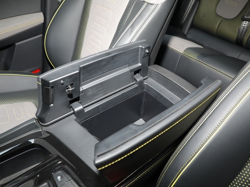 2020款 奔腾E01 空间曲率型