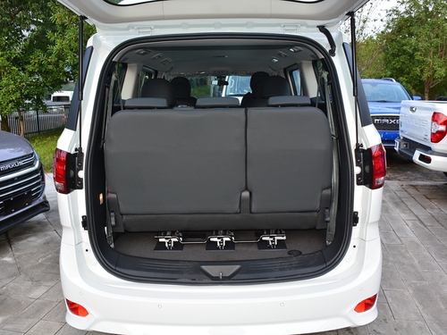 2022款 上汽大通 G10 2.0T 自动精英版 汽油 9座