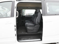 2022款 上汽大通 G10 2.0T 手动超值版 汽油 7座