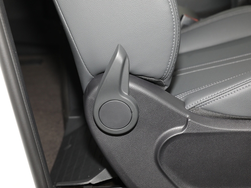 2022款 上汽大通 G10 2.0T 手动超值版 汽油 7座