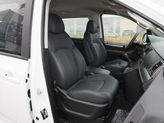 2022款 上汽大通 G10 2.0T 手动超值版 汽油 7座