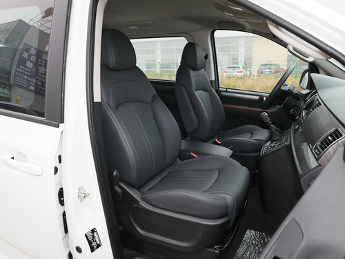 2022款 上汽大通 G10 2.0T 手动超值版 汽油 7座