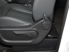 2022款 上汽大通 G10 2.0T 手动超值版 汽油 7座