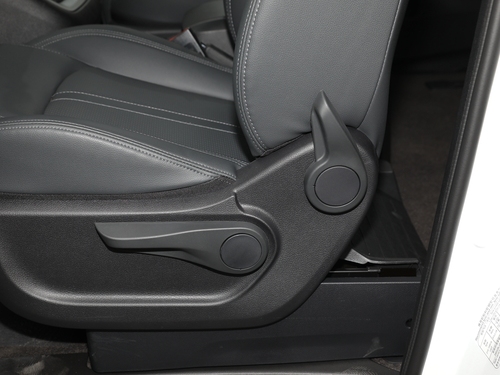 2022款 上汽大通 G10 2.0T 手动超值版 汽油 7座