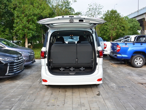 2022款 上汽大通 G10 2.0T 自动精英版 汽油 9座