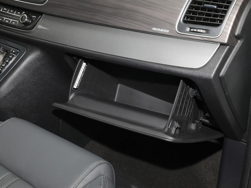 2022款 上汽大通 G10 2.0T 手动超值版 汽油 7座