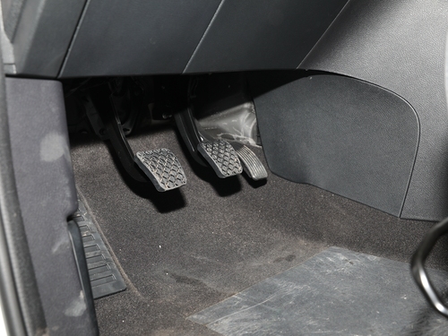 2022款 上汽大通 G10 2.0T 手动超值版 汽油 7座