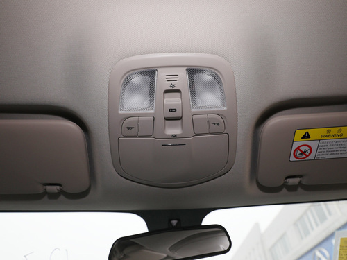 2022款 上汽大通 G10 2.0T 手动超值版 汽油 7座