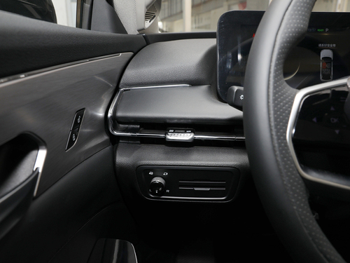 2020款 奔腾E01 空间曲率型