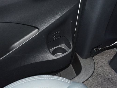 2022款 上汽大通 G10 2.0T 自动精英版 汽油 9座