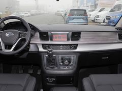 2022款 上汽大通 G10 2.0T 手动超值版 汽油 7座