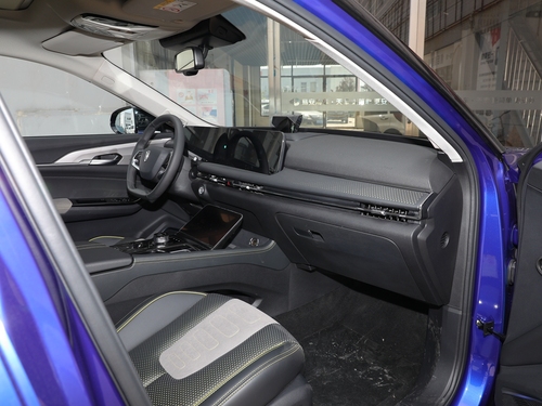 2020款 奔腾E01 空间曲率型