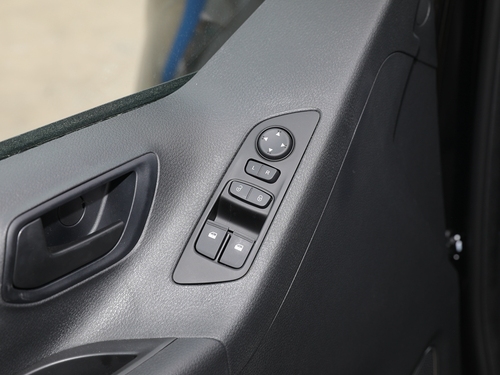 2021款 上汽大通G10 2.0T 自动智享版 汽油 7座