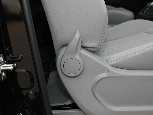 2021款 上汽大通G10 2.0T 自动智享版 汽油 7座