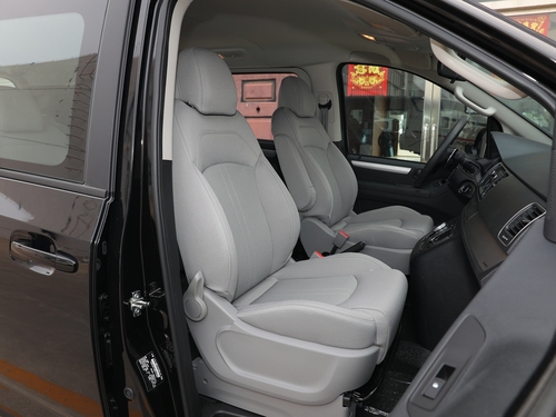 2021款 上汽大通G10 2.0T 自动智享版 汽油 7座