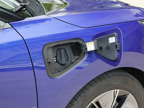 2020款 奔腾E01 空间曲率型