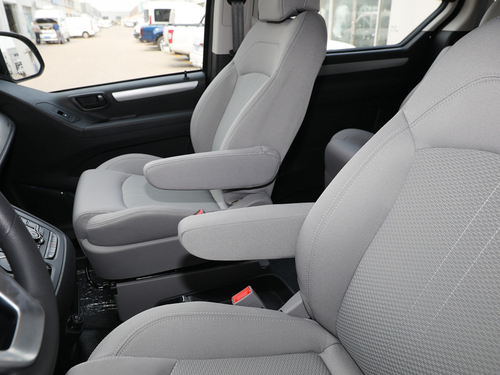 2021款 上汽大通G10 2.0T 自动智享版 汽油 7座