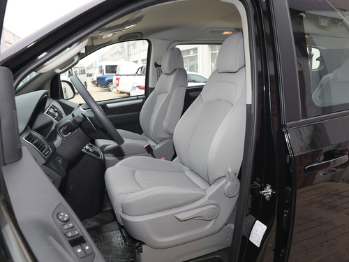 2021款 上汽大通G10 2.0T 自动智享版 汽油 7座