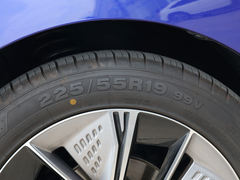 2020款 奔腾E01 空间曲率型