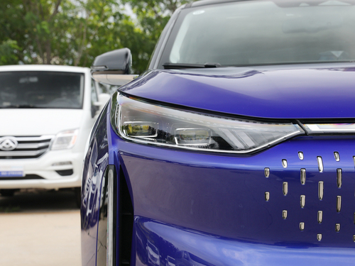 2020款 奔腾E01 空间曲率型