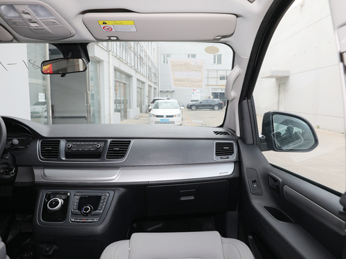 2021款 上汽大通G10 2.0T 自动智享版 汽油 7座