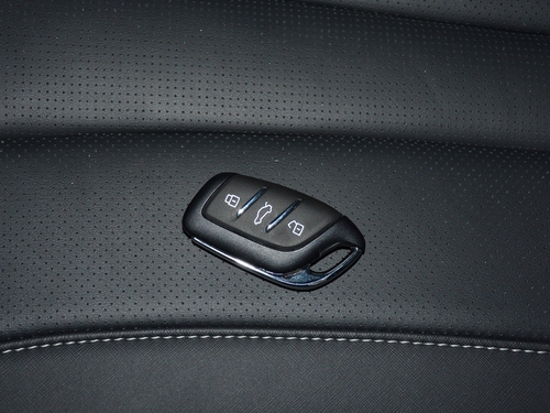 2022款 荣威RX5 MAX 330TGI 自动有为尊贵版