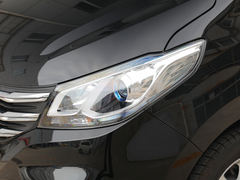 2021款 上汽大通G10 2.0T 自动智享版 汽油 7座