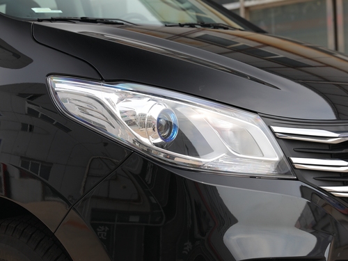 2021款 上汽大通G10 2.0T 自动智享版 汽油 7座