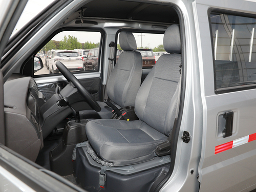 2021款 五菱荣光  1.5L加长基本型封窗车5座L3C