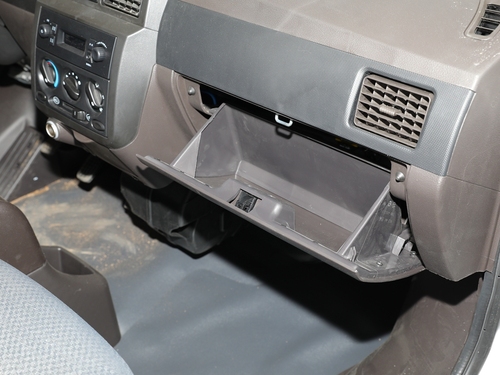 2021款 五菱荣光  1.5L加长基本型封窗车5座L3C