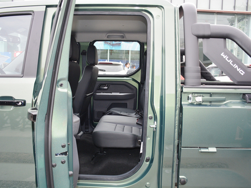 2021款 五菱征途 1.5L开拓型LAR