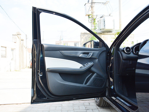 2021款 名爵6 Pro 1.5T 自动Trophy旗舰版