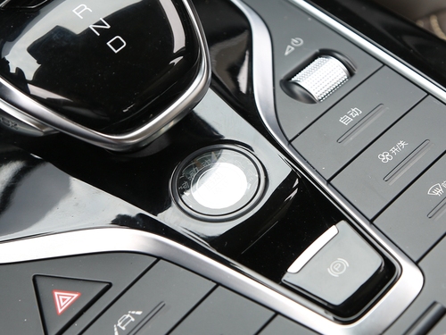 2022款 宋MAX新能源 DM-i 105KM 行政版