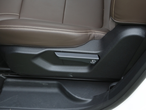 2022款 宋MAX新能源 DM-i 105KM 行政版