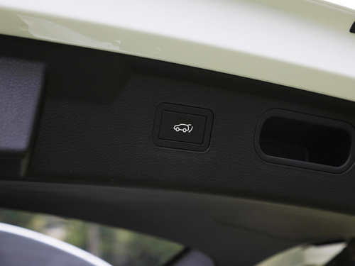 2022款 宋MAX新能源 DM-i 105KM 行政版