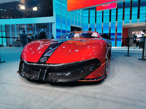 2024款 MG Cyberster 520km 传奇四驱红篷版