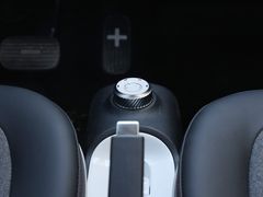 2022款 宏光MINI EV GAMEBOY 300km 玩咖款 磷酸铁锂