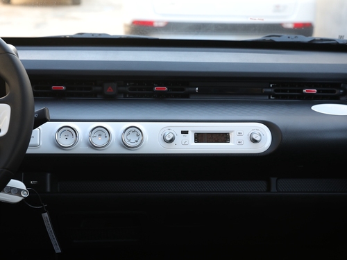 2022款 宏光MINI EV GAMEBOY 300km 玩咖款 磷酸铁锂