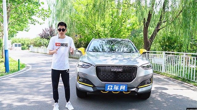 10万元的高颜值SUV  车机系统竟然能玩微信