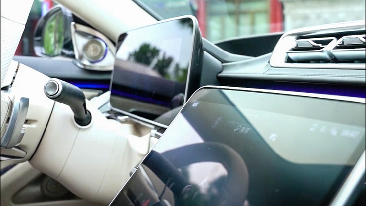 一直被模仿   新款奔驰S级中控屏竟然如此强大