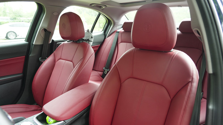 你知道轿车座椅最安全的位置是哪个吗？